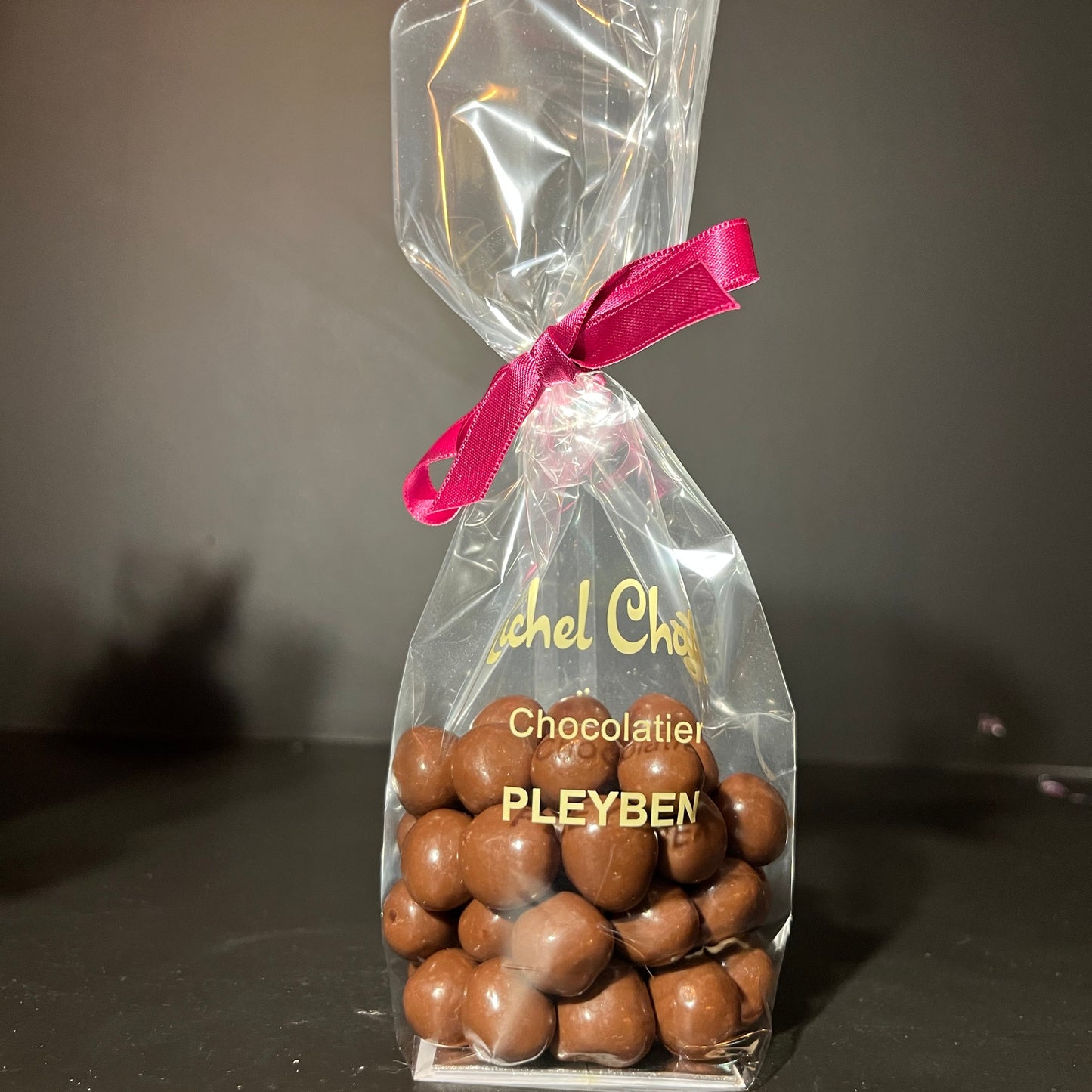 Noisettes caramélisées enrobées de chocolat au lait