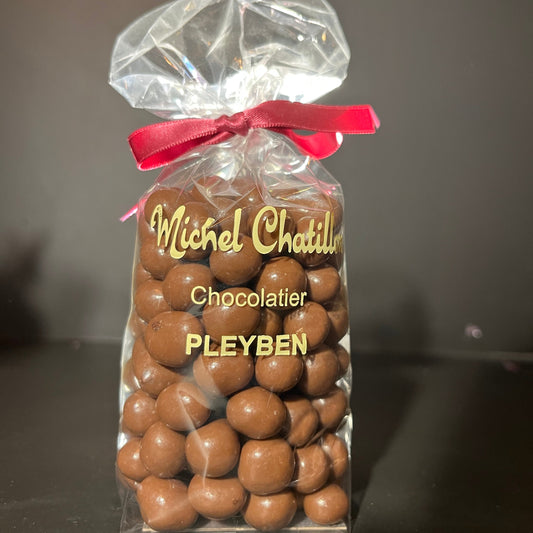 Noisettes caramélisées enrobées de chocolat au lait