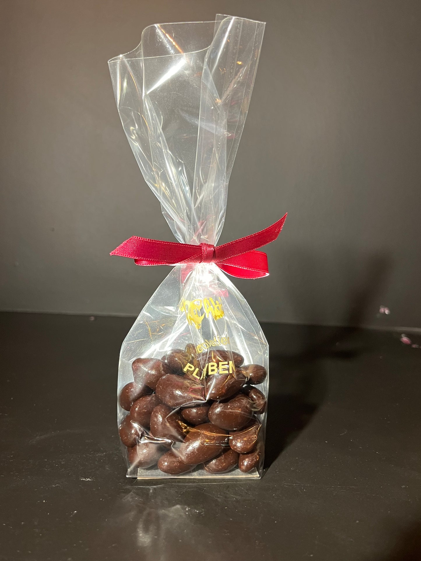 Amandes enrobées de chocolat noir